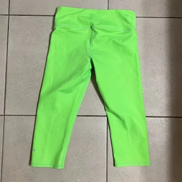 ALO Yoga cropped leggings, size XS - Picture 2 of 2